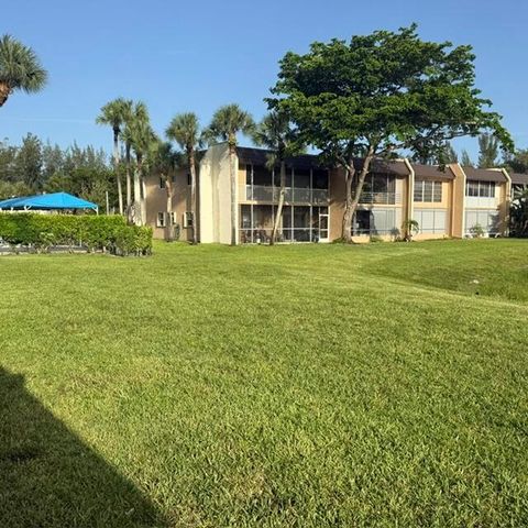 166 Lake Meryl Drive, West Palm Beach, FL 33411