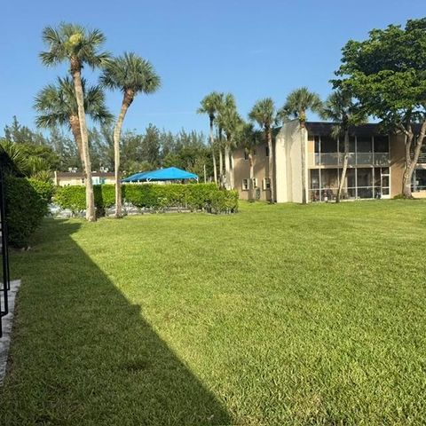 166 Lake Meryl Drive, West Palm Beach, FL 33411