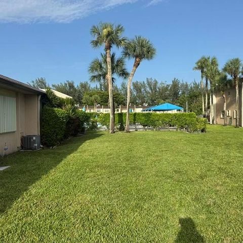 166 Lake Meryl Drive, West Palm Beach, FL 33411