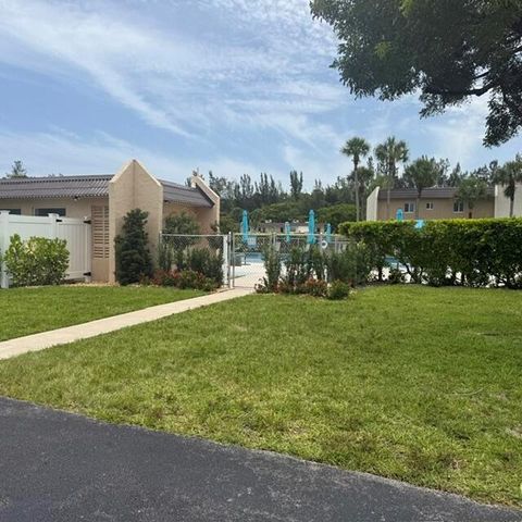 166 Lake Meryl Drive, West Palm Beach, FL 33411