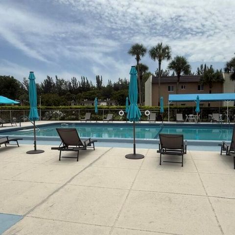 166 Lake Meryl Drive, West Palm Beach, FL 33411