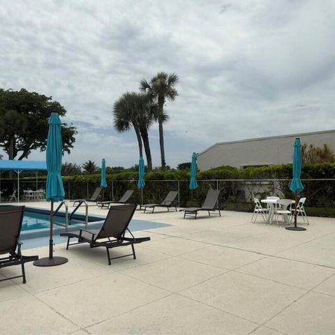 166 Lake Meryl Drive, West Palm Beach, FL 33411