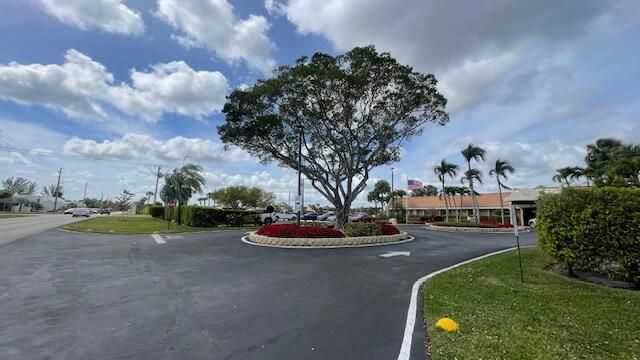 166 Lake Meryl Drive, West Palm Beach, FL 33411
