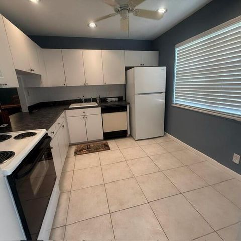 166 Lake Meryl Drive, West Palm Beach, FL 33411