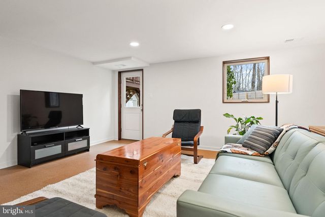 7405 ADD DR, Falls Church, VA 22042