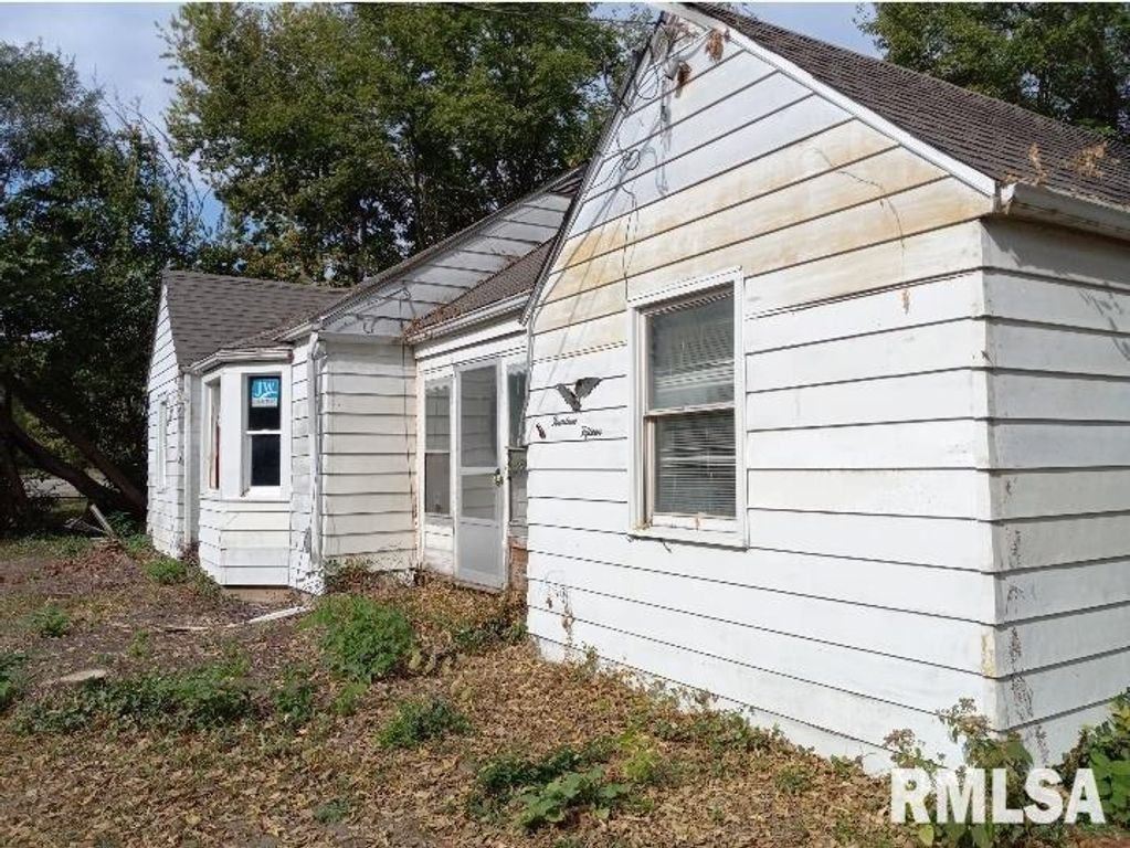 1415 E HENDRYX Lane, Peoria, IL 61615