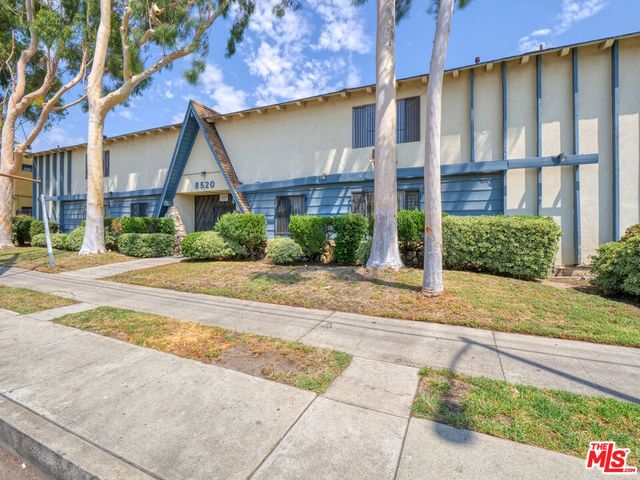 8520 Sunland Boulevard 11, Sun Valley, CA 91352