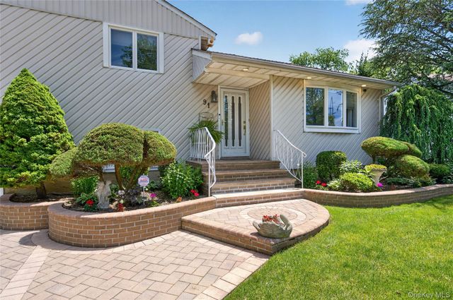 91 Myles Avenue, Levittown, NY 11756