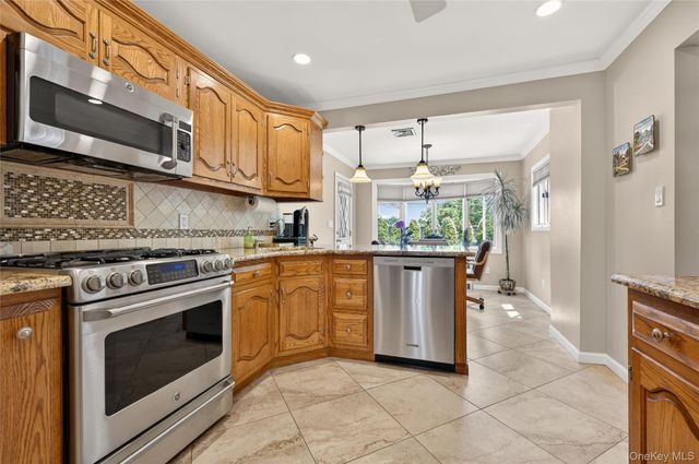 91 Myles Avenue, Levittown, NY 11756
