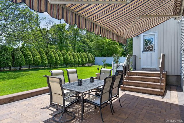 91 Myles Avenue, Levittown, NY 11756
