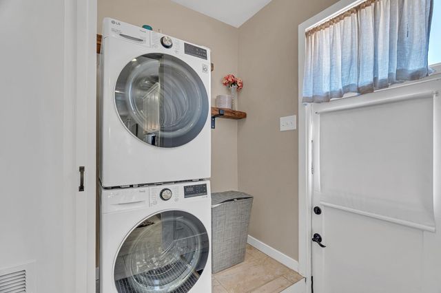 5200 J St, Sacramento, CA 95819