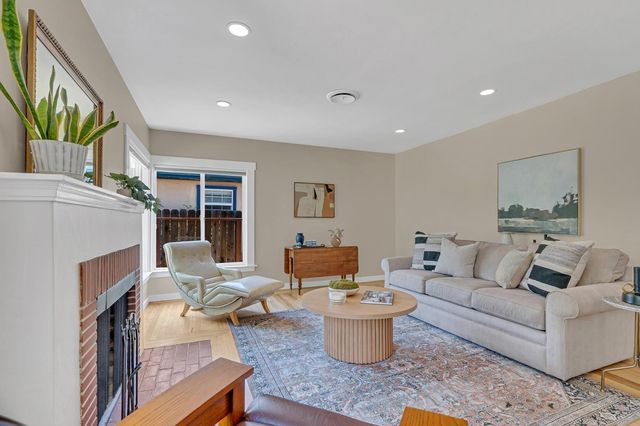 5200 J St, Sacramento, CA 95819