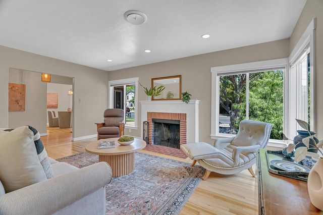 5200 J St, Sacramento, CA 95819