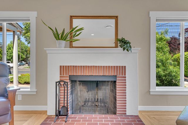 5200 J St, Sacramento, CA 95819