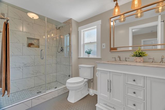 5200 J St, Sacramento, CA 95819