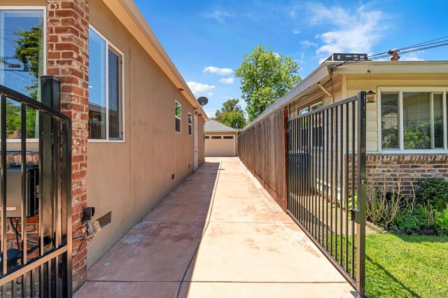 5200 J St, Sacramento, CA 95819