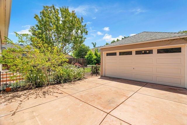 5200 J St, Sacramento, CA 95819