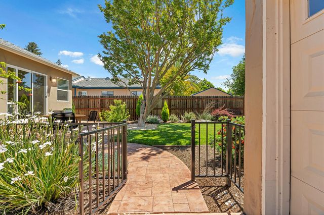 5200 J St, Sacramento, CA 95819