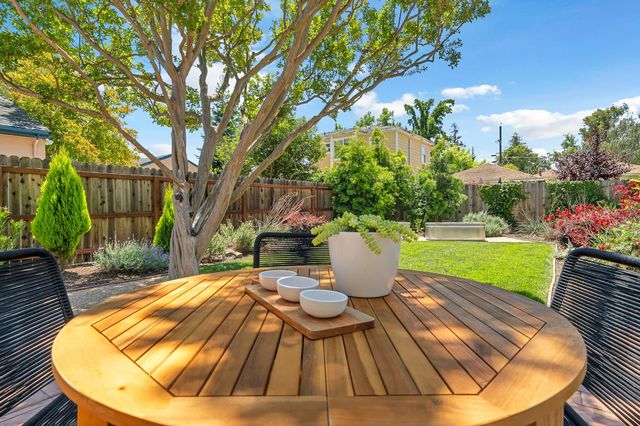 5200 J St, Sacramento, CA 95819
