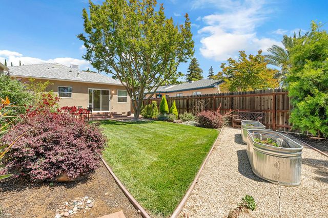 5200 J St, Sacramento, CA 95819
