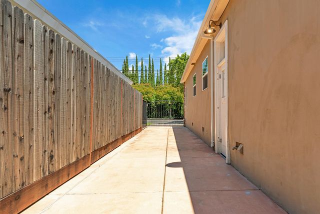 5200 J St, Sacramento, CA 95819