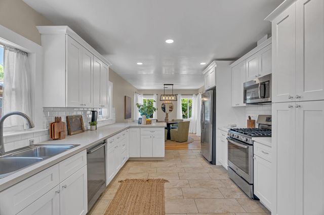 5200 J St, Sacramento, CA 95819