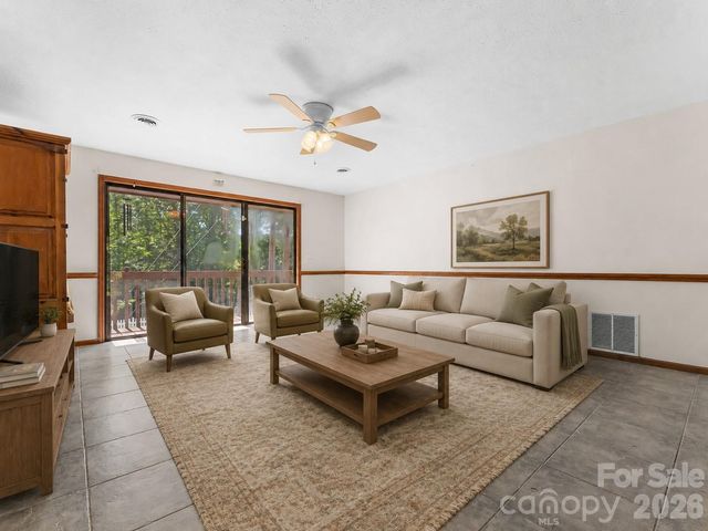 40 Country Bear Lane, Flat Rock, NC 28731