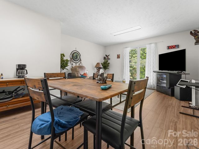 40 Country Bear Lane, Flat Rock, NC 28731