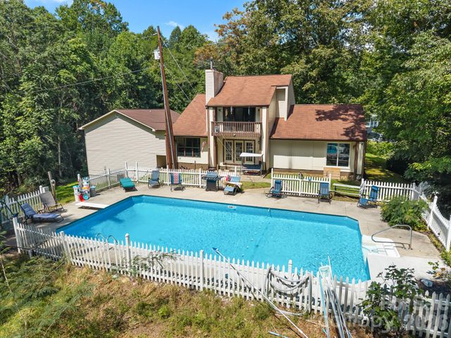 40 Country Bear Lane, Flat Rock, NC 28731