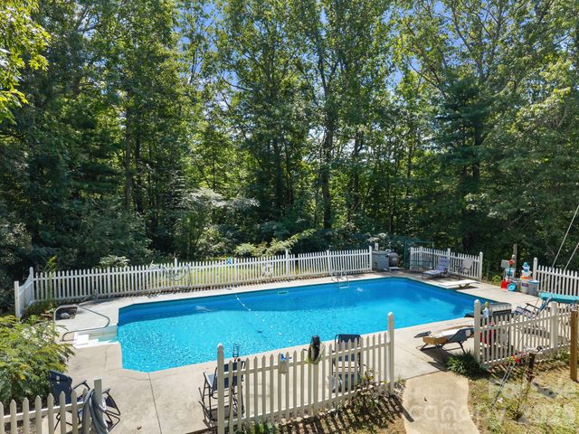 40 Country Bear Lane, Flat Rock, NC 28731
