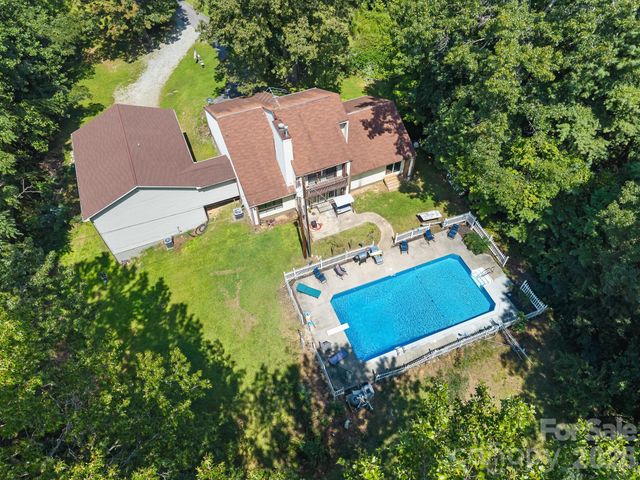 40 Country Bear Lane, Flat Rock, NC 28731