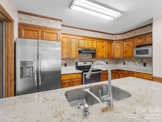 40 Country Bear Lane, Flat Rock, NC 28731