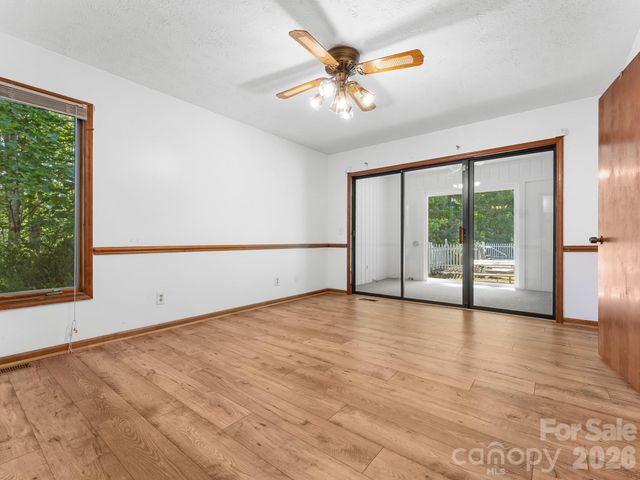 40 Country Bear Lane, Flat Rock, NC 28731