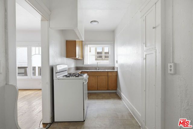 412 Union Drive, Los Angeles, CA 90017