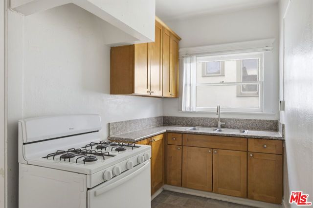 412 Union Drive, Los Angeles, CA 90017