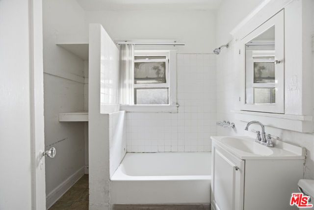 412 Union Drive, Los Angeles, CA 90017