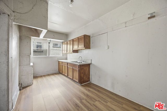 412 Union Drive, Los Angeles, CA 90017
