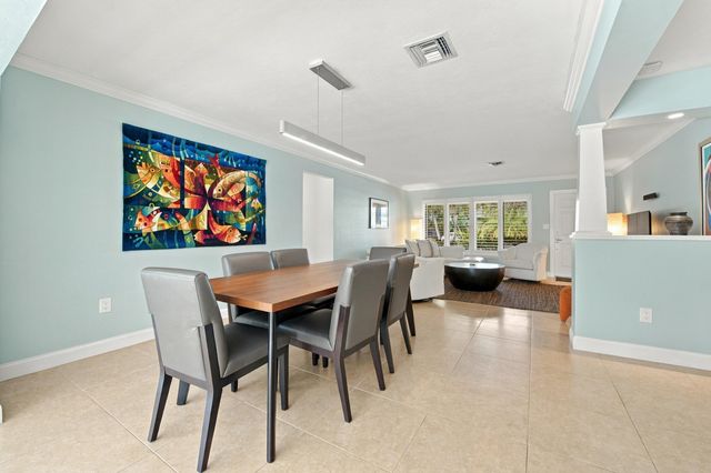 4230 NE 19TH Avenue, Oakland Park, FL 33308