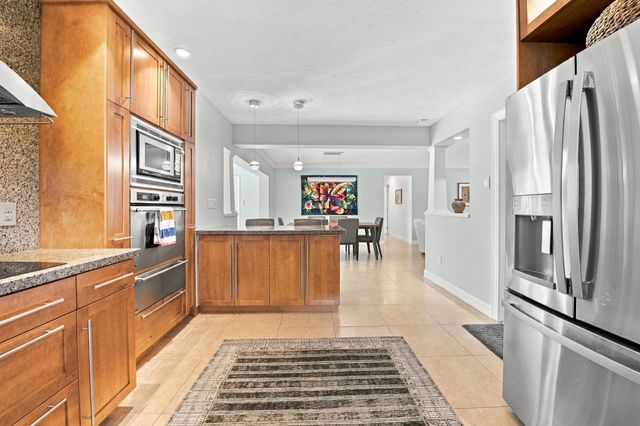 4230 NE 19TH Avenue, Oakland Park, FL 33308