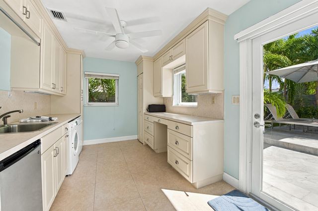 4230 NE 19TH Avenue, Oakland Park, FL 33308