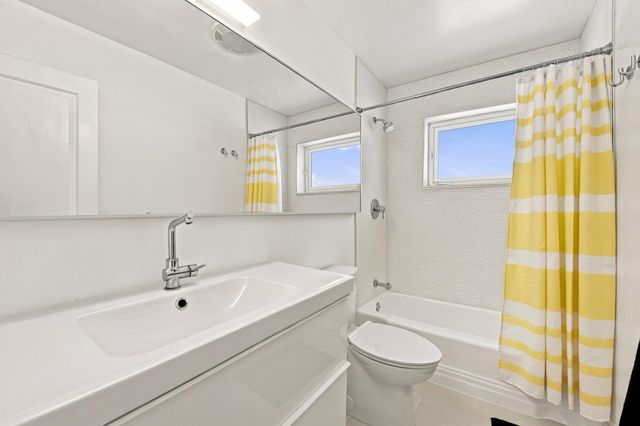 4230 NE 19TH Avenue, Oakland Park, FL 33308