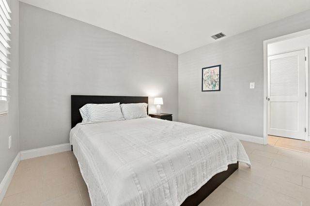 4230 NE 19TH Avenue, Oakland Park, FL 33308