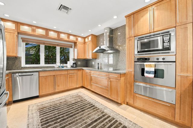 4230 NE 19TH Avenue, Oakland Park, FL 33308