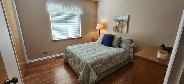 328 Wellington Avenue, Elk Grove Village, IL 60007