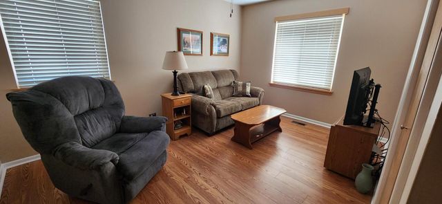 328 Wellington Avenue, Elk Grove Village, IL 60007