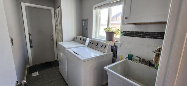 328 Wellington Avenue, Elk Grove Village, IL 60007