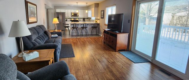 328 Wellington Avenue, Elk Grove Village, IL 60007