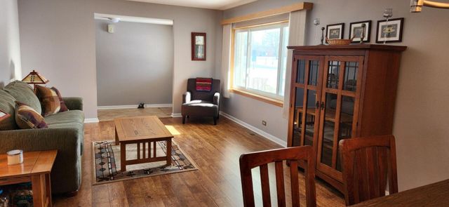 328 Wellington Avenue, Elk Grove Village, IL 60007