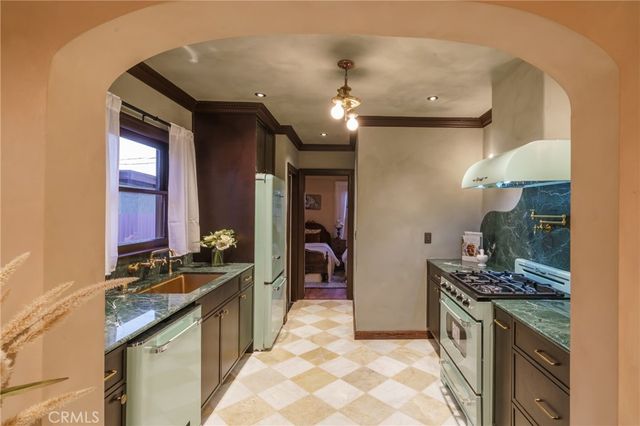 2015 San Francisco Avenue, Long Beach, CA 90806