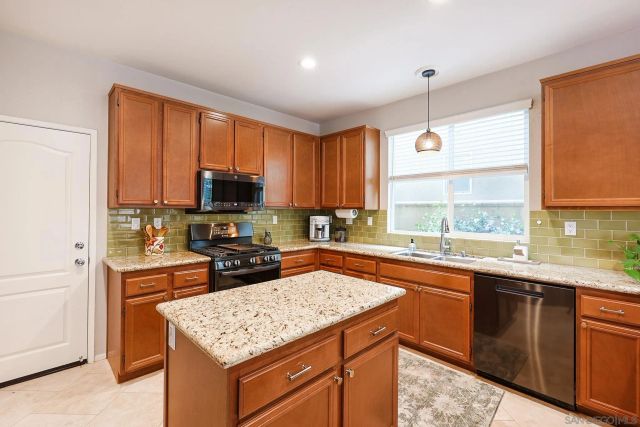 10062 Day Creek Trl, Santee, CA 92071